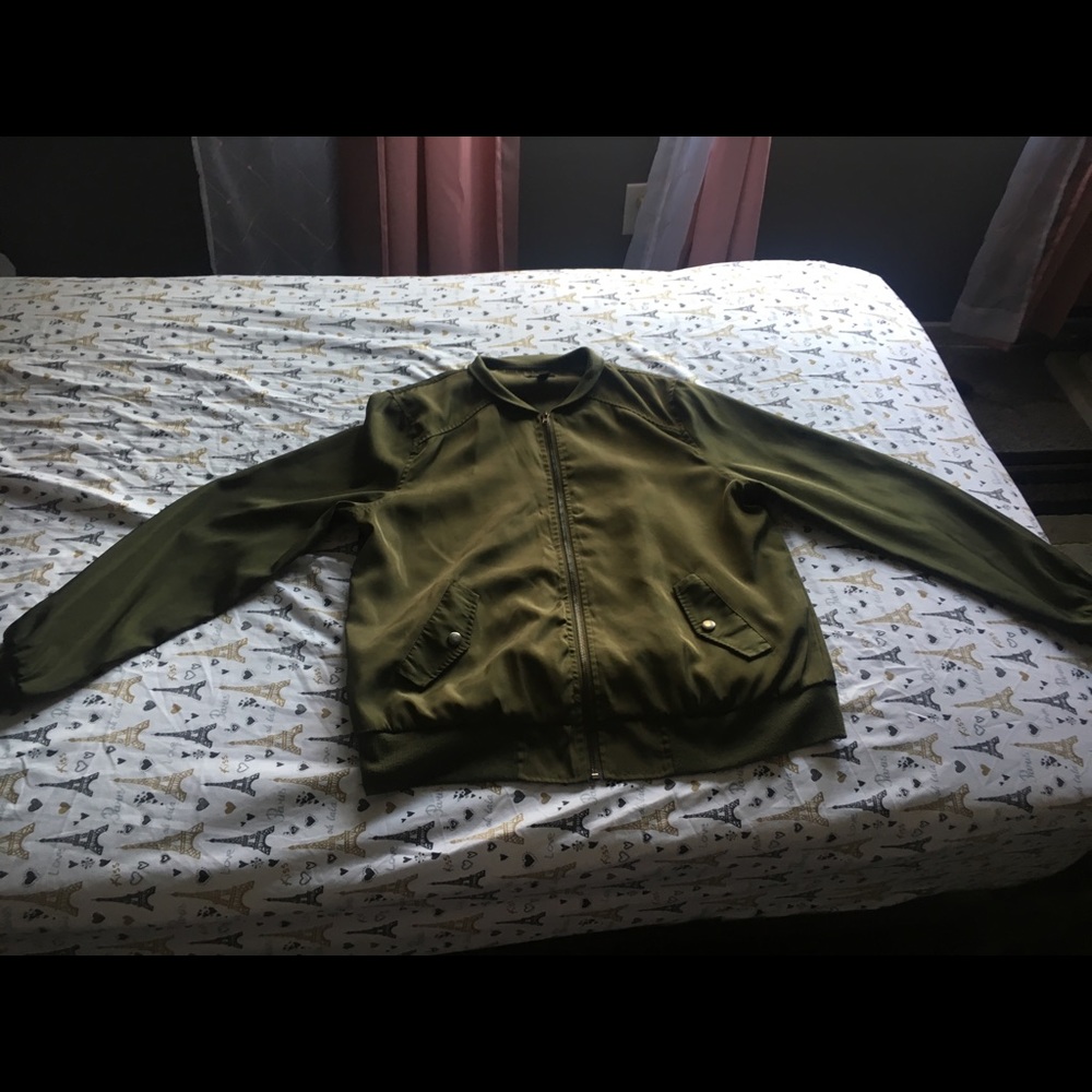 green/olive green bomber jacket, size (L)
